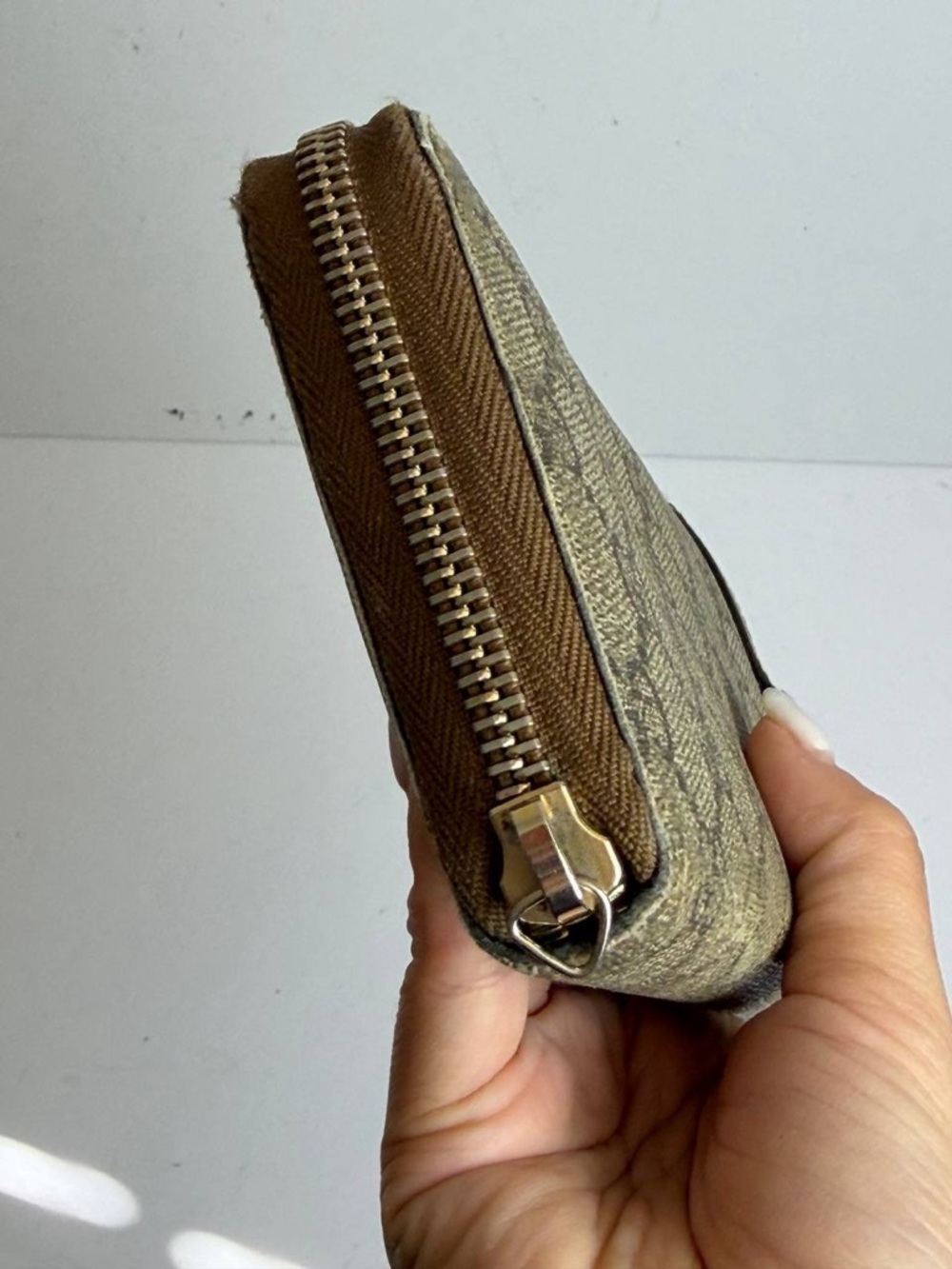 Gucci GG Supreme Monogram Coated Canvas Zip Wallet - Picture 2 of 13